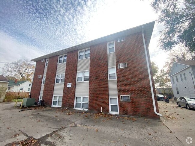 Building Photo - $1,250 | 2 Bedroom, 1 Bathroom Apartment |...