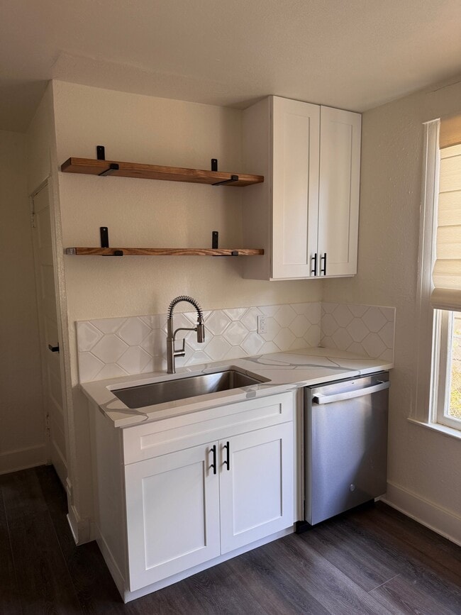 2401 W Dean Ave Unit 1