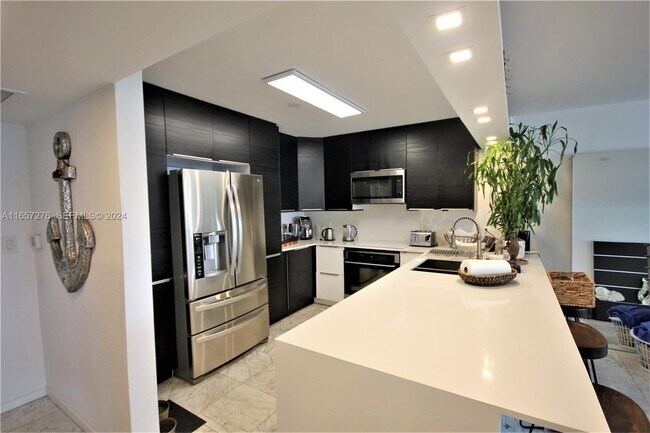 Photo - 5151 Collins Ave Unit 933