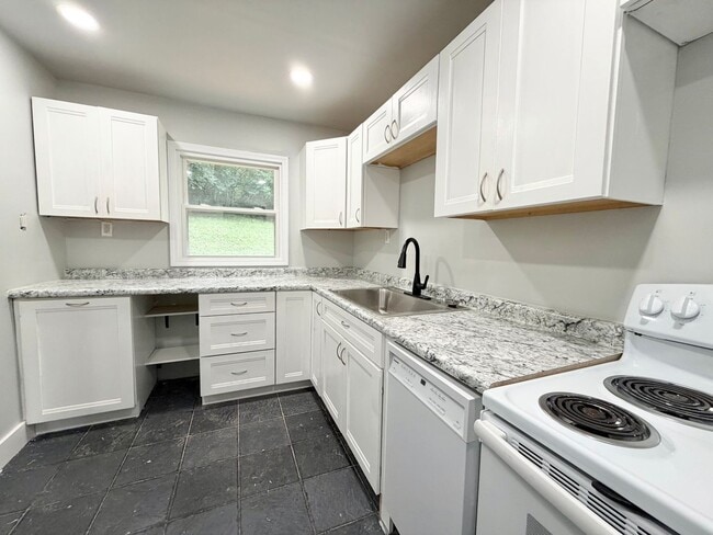 Photo - 1721 Carll St