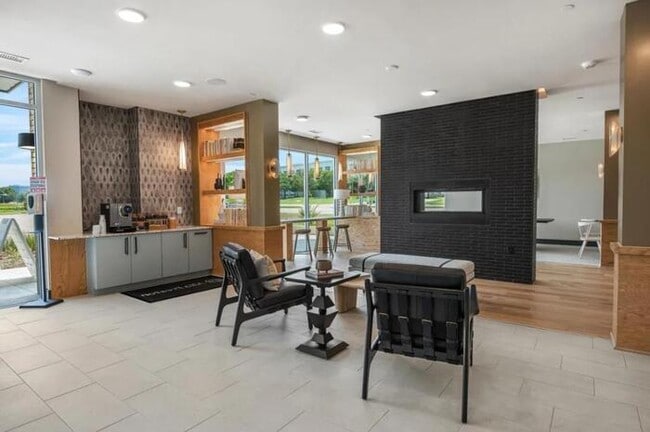 Photo - 4950 Broadway Dr. Unidad b7