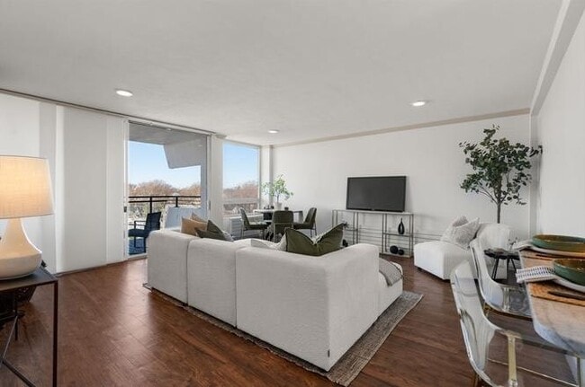 Building Photo - 60 Babcock St Unit 54A