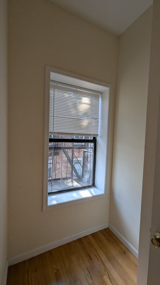 215 Woodward St
