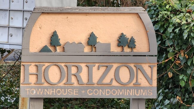 Building Photo - 1 Horizon Dr Unit APT 2