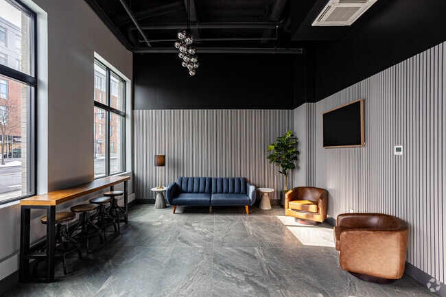 Western Ave - Lobby