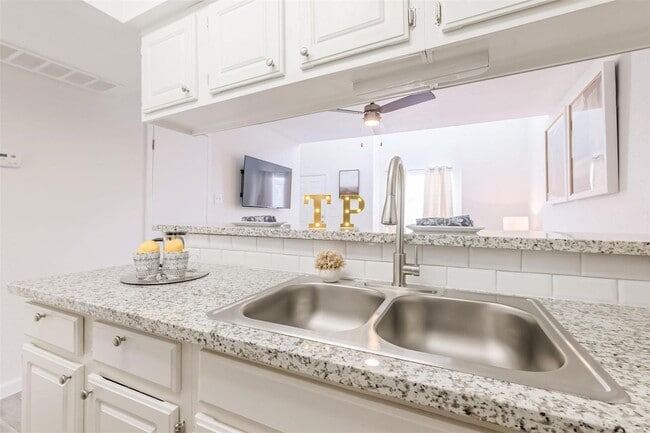 Photo - 8162 Richmond Ave.