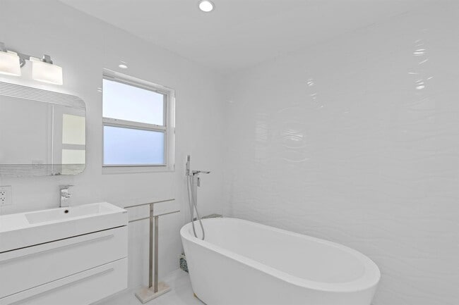 Photo - Southeast 7th Avenue, Pompano Beach, FL 33060 - 3 BR 3 BA house