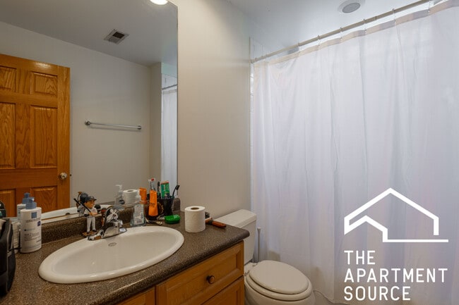2743 N Southport Ave Unit 3S