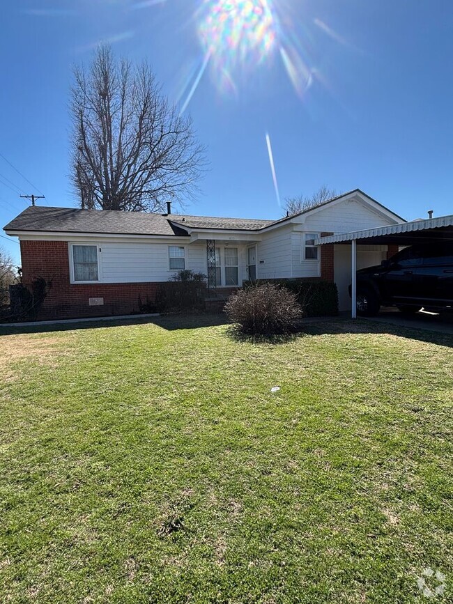 Building Photo - 4 bed 1.5 brick SW OKC Rental