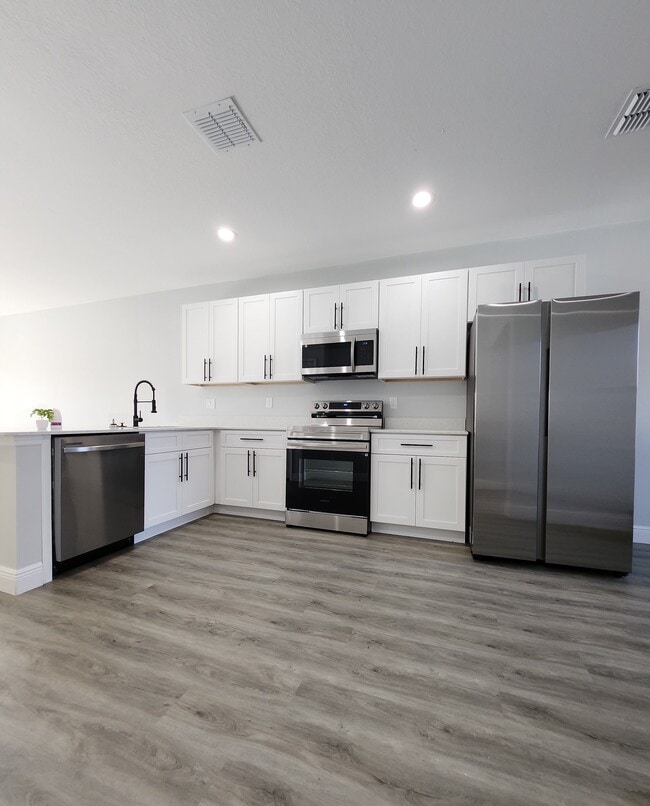 Photo - 6918-6920 Dickinson Dr