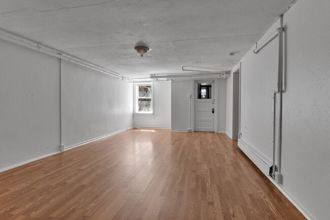 Photo - $1,395.00, 1 bed, 1 bath newly renovated b... Unit 3338-B