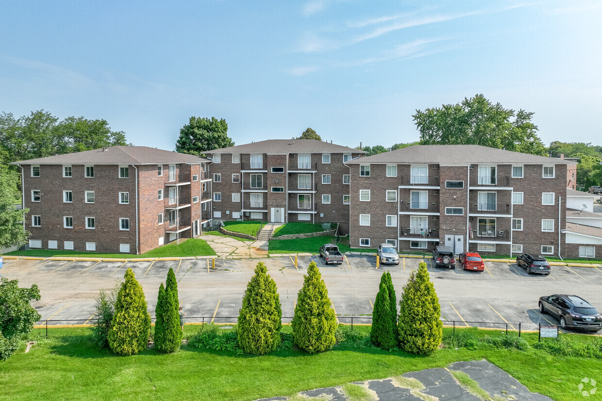 Building Photo - The Terraces at Dekalb on Hillcrest Drive Apartments