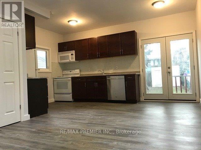 Photo - 176 Coxwell Ave