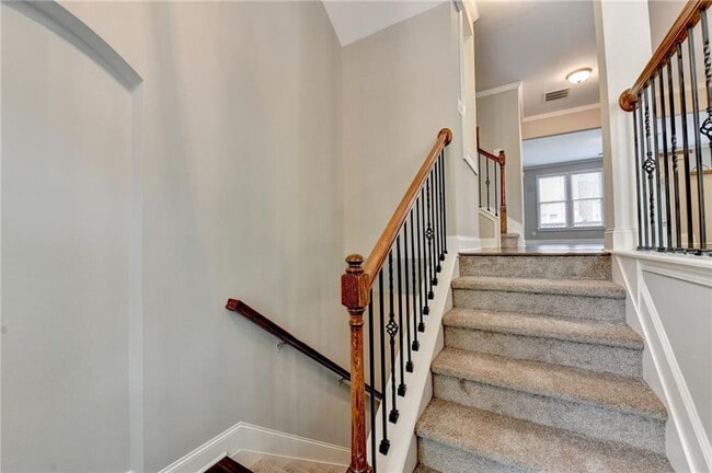 Photo - 812 Red Hart Ln