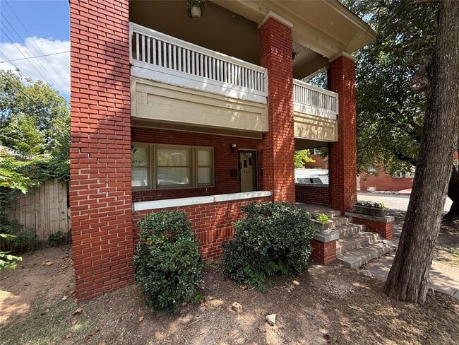 Photo - 1806 N Robinson Ave
