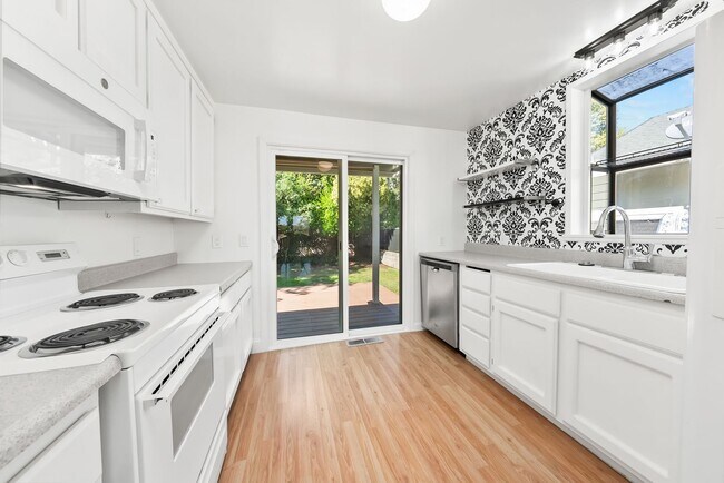 Photo - Charming 2-bedroom, 1-bathroom in Roseville