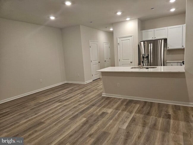Photo - 12 Eleanor Ln
