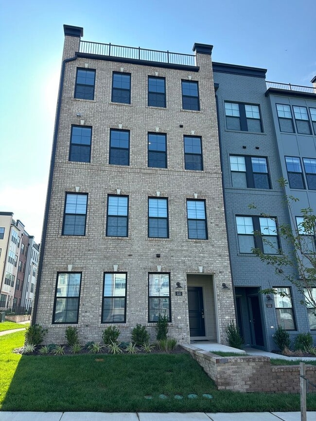 Building Photo - For Rent: Luxurious Short Pump Condo at Ga... Unit B