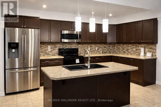 Photo - 27 Waterbridge St