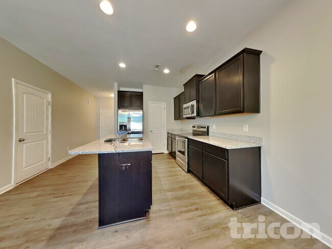 Photo - 104 Yadkin St