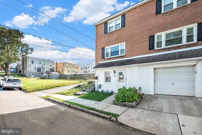 Building Photo - 911 Wood St Rental