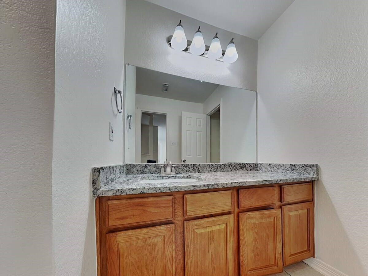 Photo - 15231 Henderson Point Dr