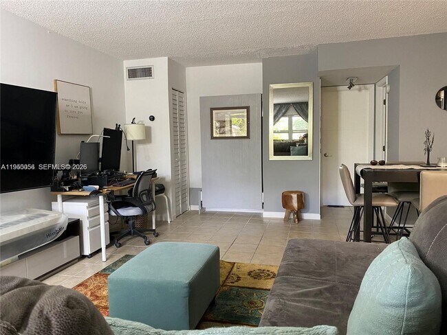 Building Photo - 1425 Arthur St Unit 115B