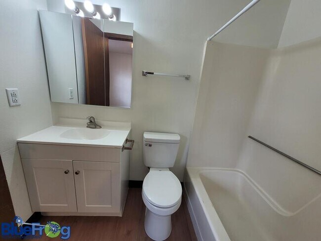 Photo - 1914 Division St