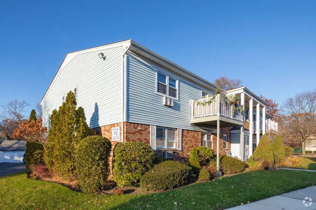Photo - 260 Waverly Ave