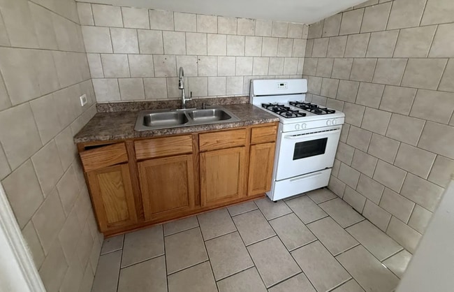 Photo - 2349 N Lorel Ave Unit 3R