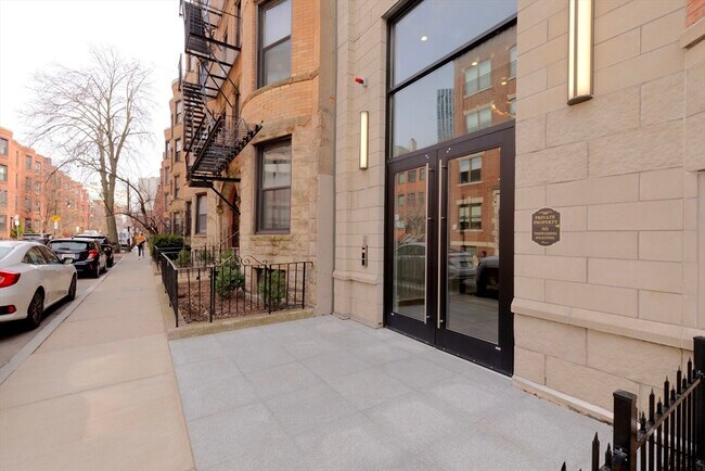 Photo - 44-50 Symphony Rd Unidad 501