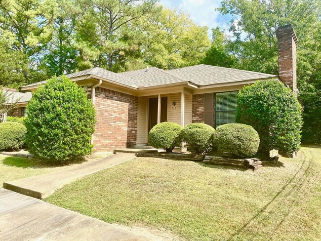 Building Photo - 712-714 Tracewood Unit 712 Rental