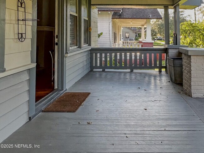 Photo - 2258 Ernest St