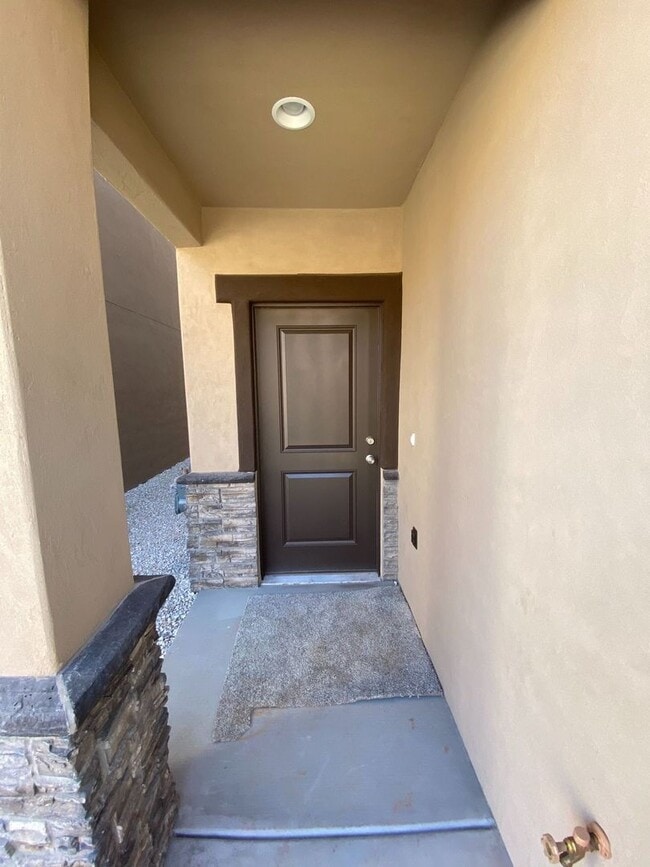 Photo - Beautiful 4 bed and 2.5 Bath in Desert Bluff Townhomes at Desert Canyons