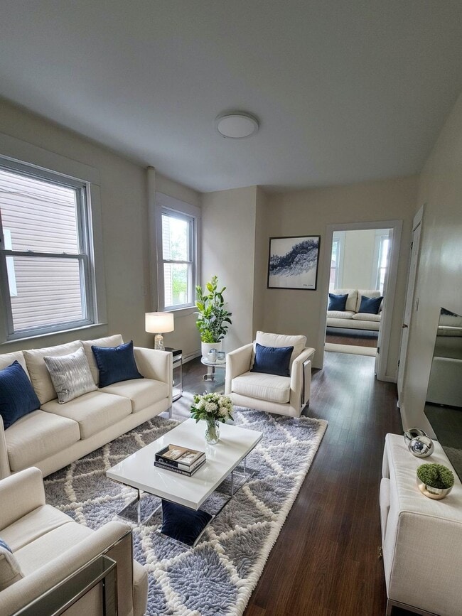 Building Photo - 171 Van Buren St