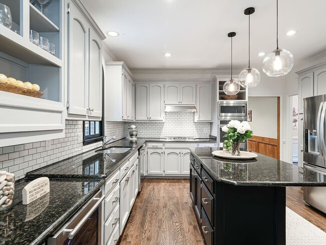 Photo - 340 Rosalie Ct