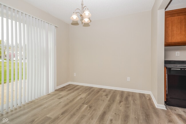 Photo - 536 New Moon St