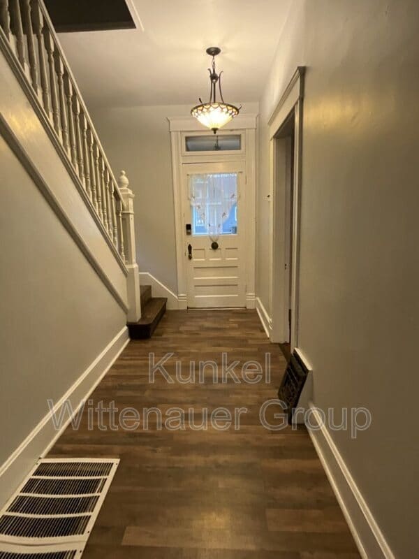 Photo - 720 E D St