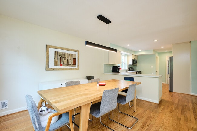 Photo - 1318 Perry St NE