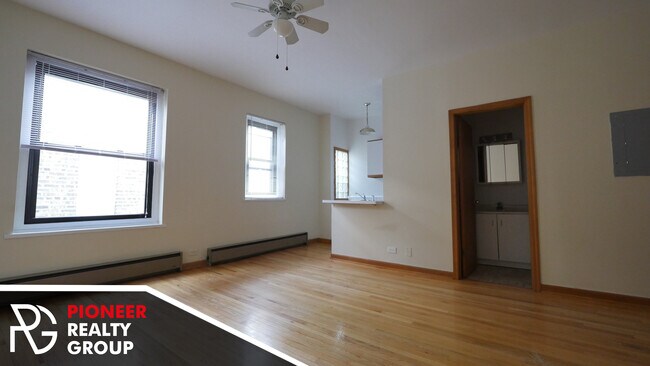 Photo - 633 W Barry Ave