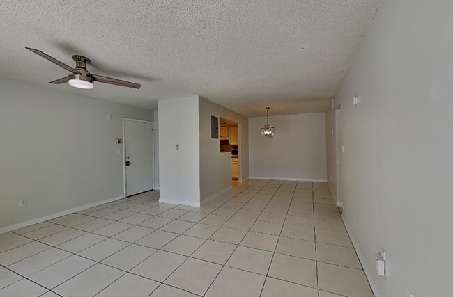 Photo - 310 Cherokee Ct Unit Apt B