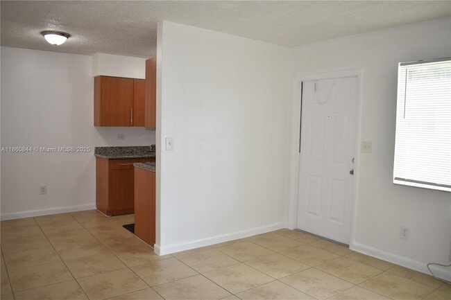 Building Photo - 932 Moffett St Unit 7 Rental