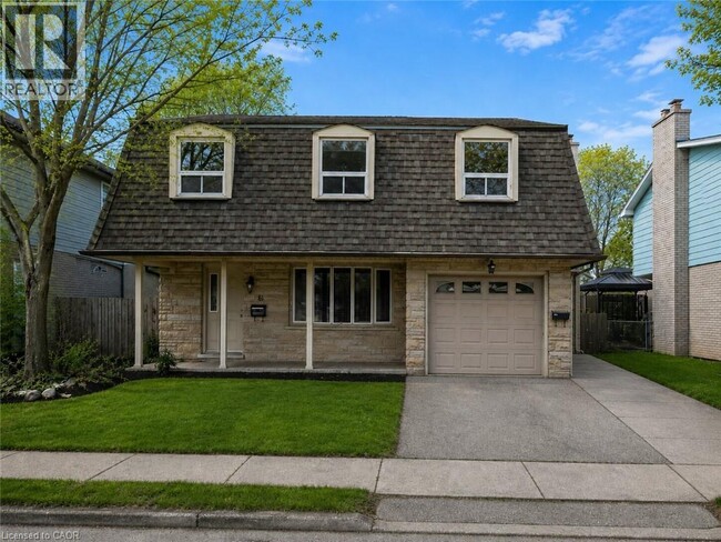 Photo - 61 Vanier Dr