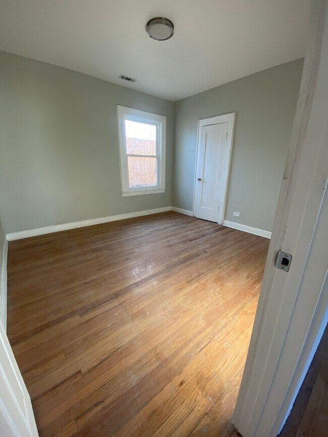 Photo - 8046 S Manistee Ave Unit 2