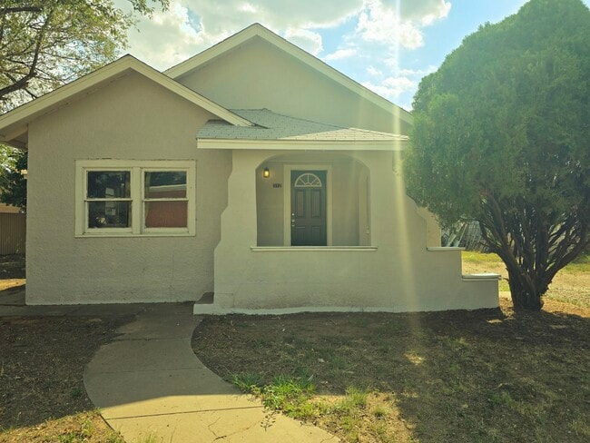 Building Photo - 312 S Avenue B Rental