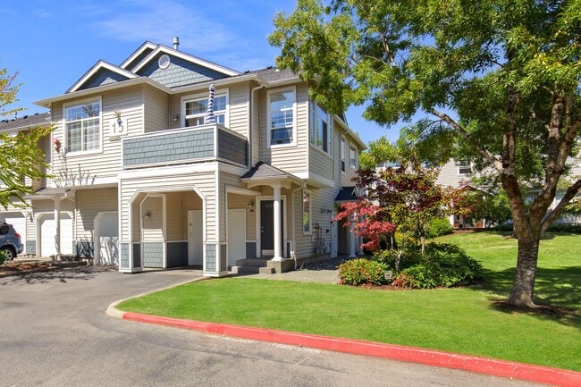 Building Photo - Ground Level Upgraded 2 Bedroom in Sterling Square!