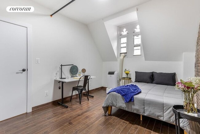 Photo - 47 E 129th St