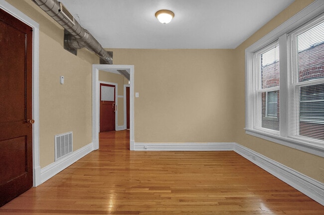 Photo - 4967 Lindenwood Ave Unidad 2E