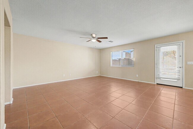 41704 W Sunland Dr
