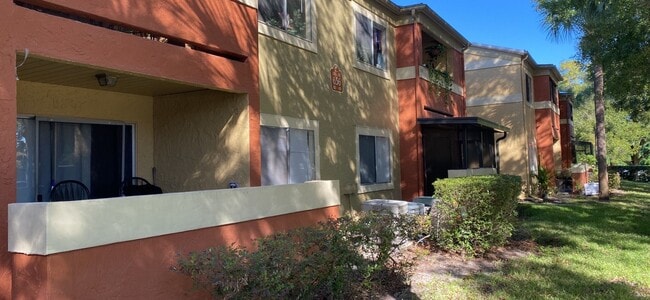 Building Photo - Large 1 bedroom Condo on Second Floor Over...
